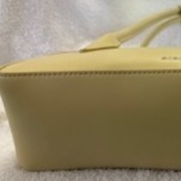 BCBGeneration unique enlongated shoulder bag in pale yellow NWT - Picture 3 of 11